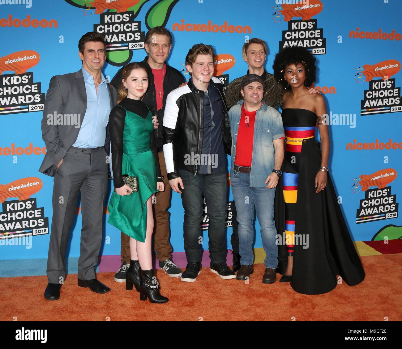 Henry Gefahr, Cooper Barnes, Ella Anderson, Jeffrey Nicholas Braun, Michael Cohen, Jace Norman, Sean Ryan Fuchs, Riele Downs in der Ankunftshalle für Nickelodeon Kids' Choice Awards 2018 - Teil 2, das Forum, Inglewood, CA 24. März 2018. Foto von: Priscilla Grant/Everett Collection Stockfoto