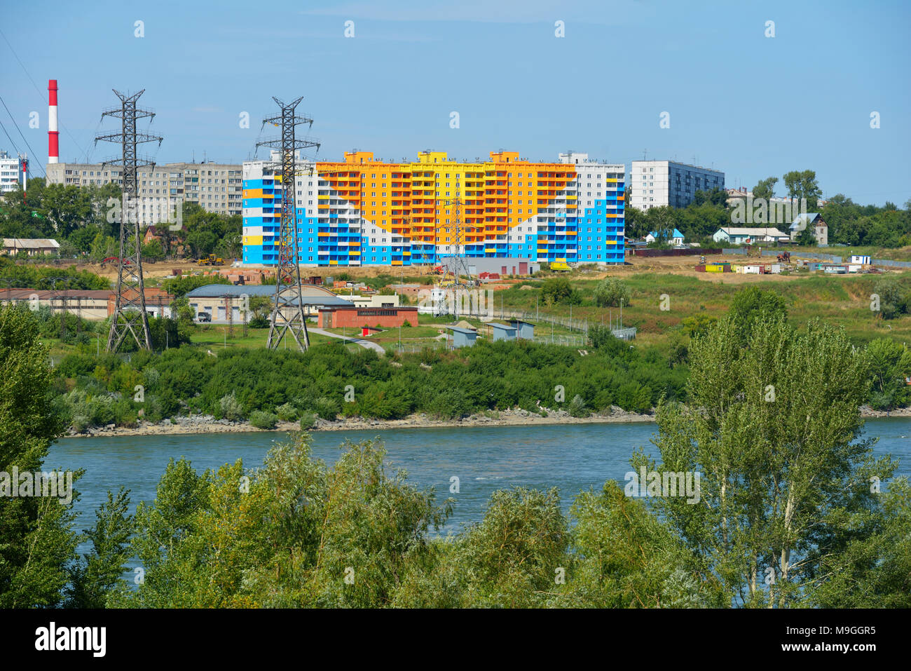 Nowosibirsk, Russland - 31. August 2014: Neue Wohngebäude auf dem linken Ufer des Ob Fluss. Eine Million Quadratmeter Wohnraum wird in gebaut werden Stockfoto