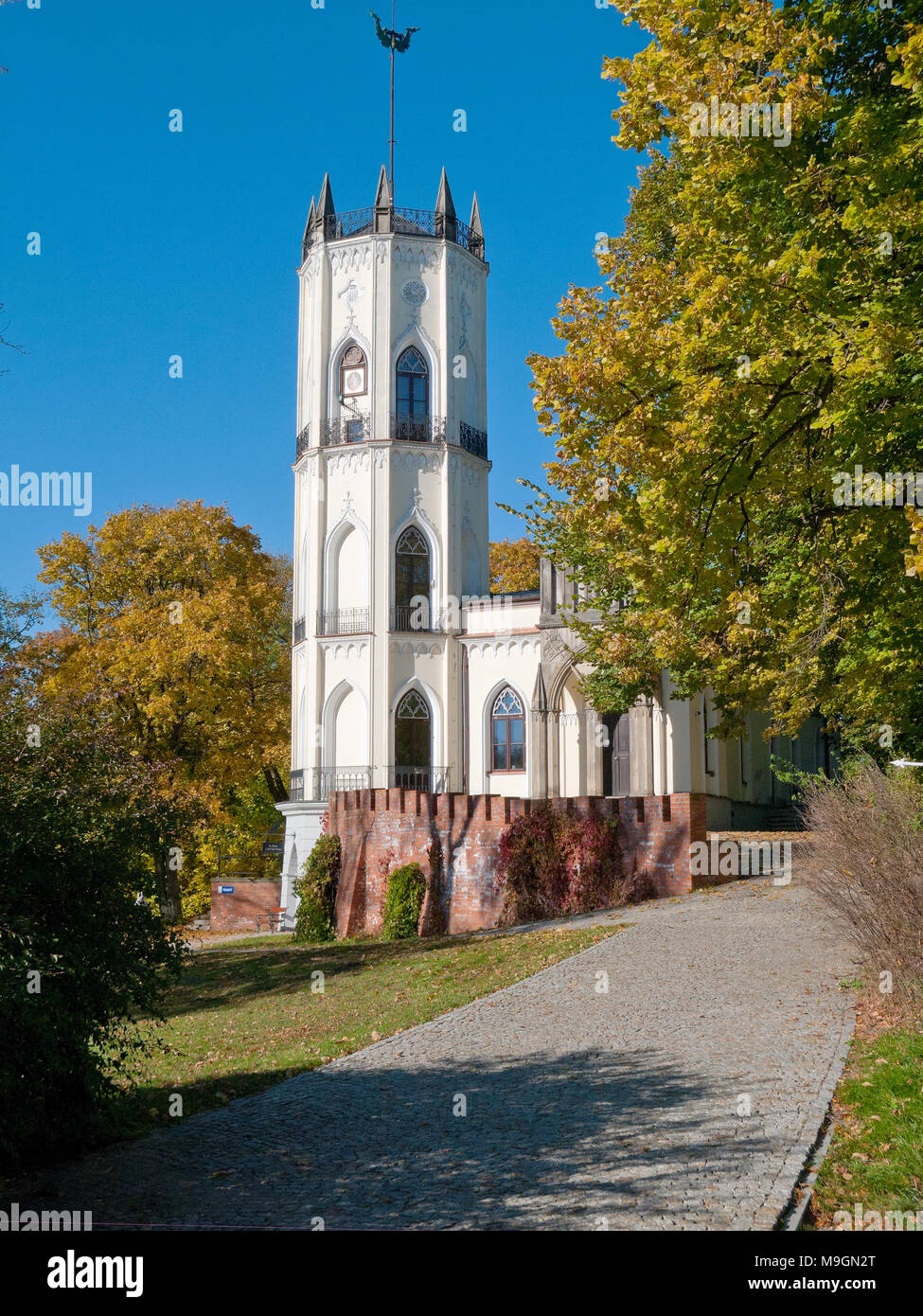 Neo-gotischen Palast, der Sitz der Krasinski Familie. Aktuell Museum der Romantik. Opinogora, Mazovian Provinz, Polen, Europa. Stockfoto