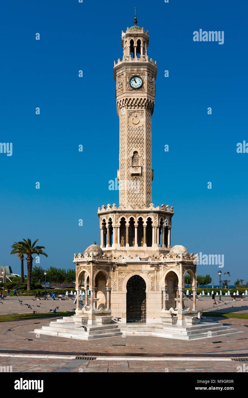 IZMIR, Türkei - 04 Oktober, 2014: Ostseite der Clock Tower, historische Wahrzeichen von Izmir (Smyrna), im Jahre 1901 erbaut. Saat Kulesi Stockfoto