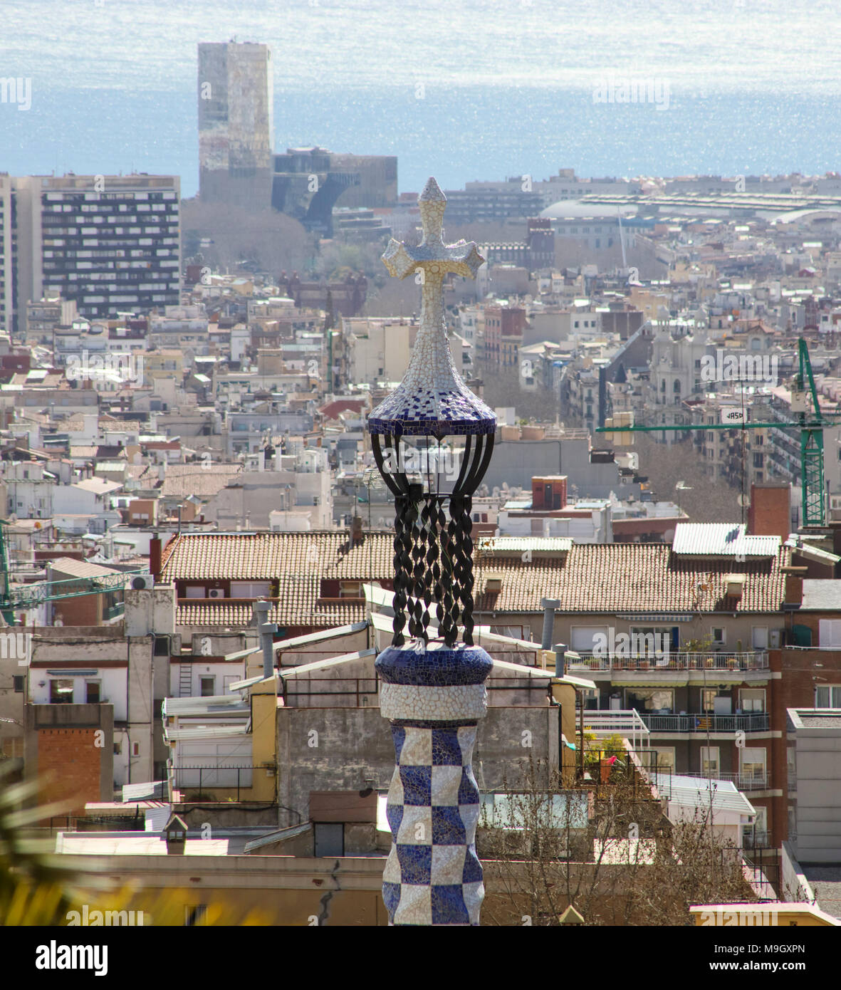 Park Güell, die durch die berühmten spanischen Architekten Antoni Gaudi" konzipiert sind, ist eine große Attraktion in Barcelona, Spanien. Stockfoto