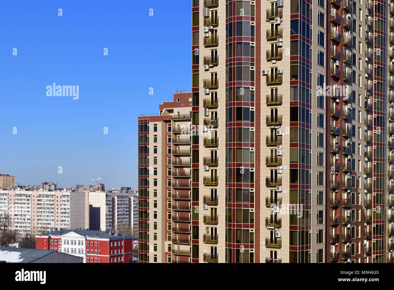Moskau, Russland - März 24. 2018. Dubrovskaya Sloboda - Wohnkomplex in Southport Bezirk Stockfoto