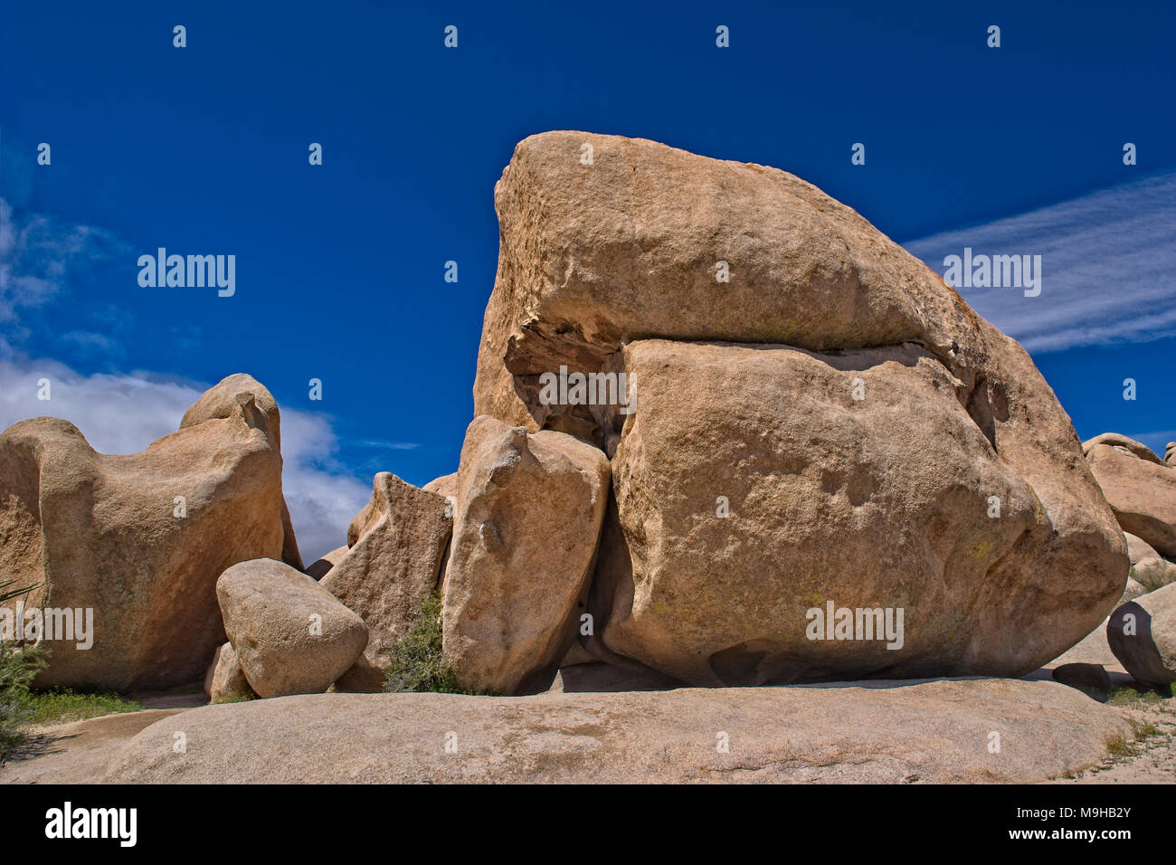 Riesige bold Monzogranite Felsformationen im Joshua Tree National Park im Süden von Kalifornien Mohave Wüste Stockfoto