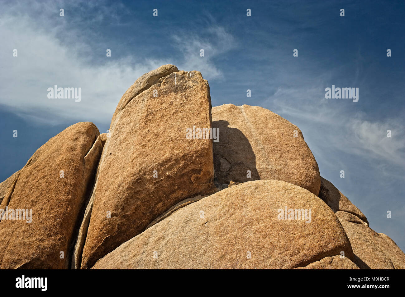 Riesige bold Monzogranite Felsformationen im Joshua Tree National Park im Süden von Kalifornien Mohave Wüste Stockfoto