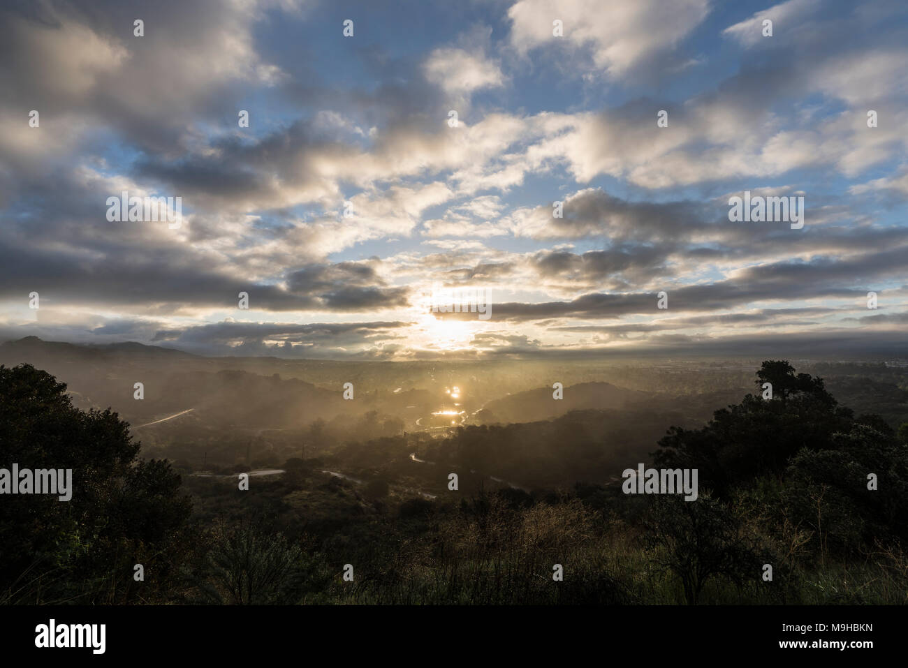 Dämmerung Blick auf Santa Susana Pass State Historic Park in San Fernando Valley Gegend von Los Angeles, Kalifornien. Stockfoto