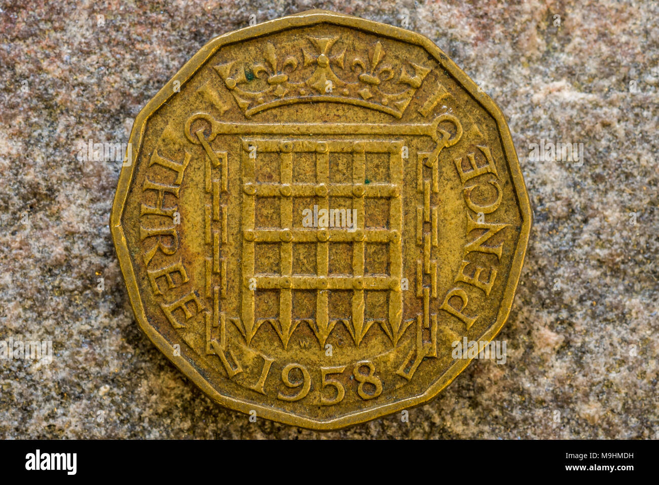 Nahaufnahme von Vintage Münze zeigt detaillierte Gravuren auf der Faszie und monetären Wert Stockfoto