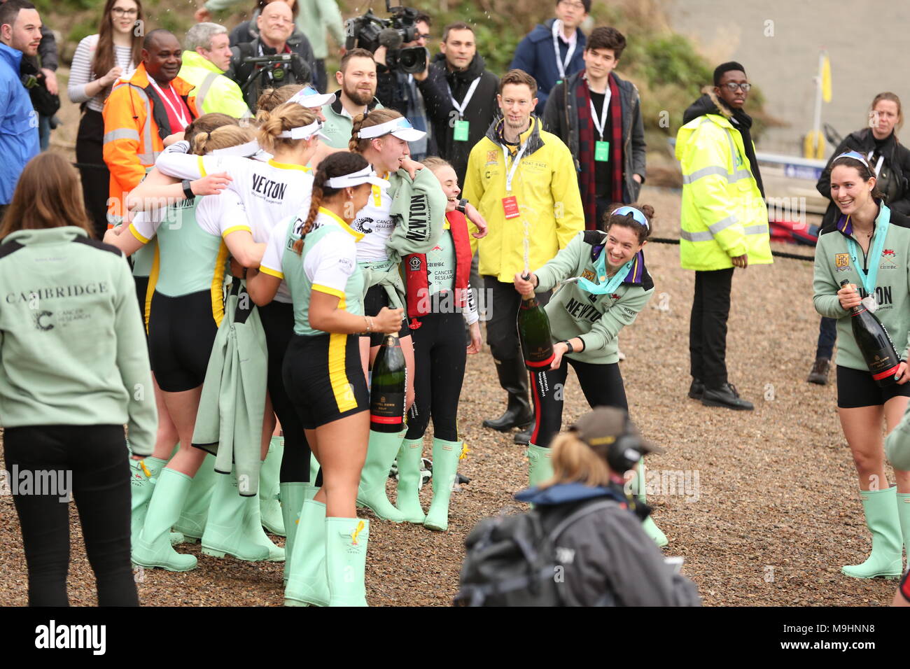 Der Krebs reasearch Boat Race 2018 Stockfoto