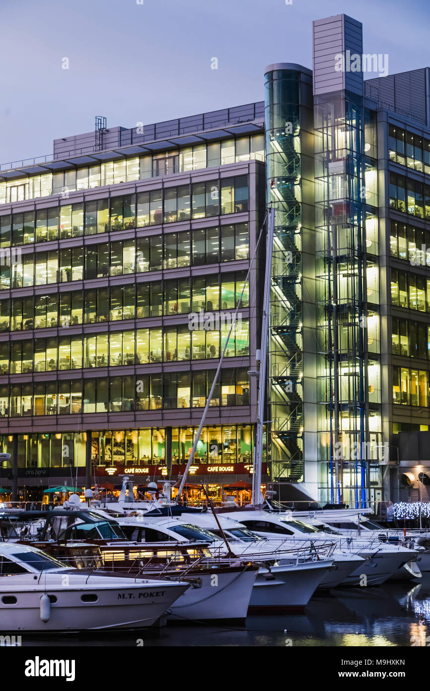 England, London, Tower Hamlets, St. Katharine Docks, Commodity Quay Bürogebäude Stockfoto