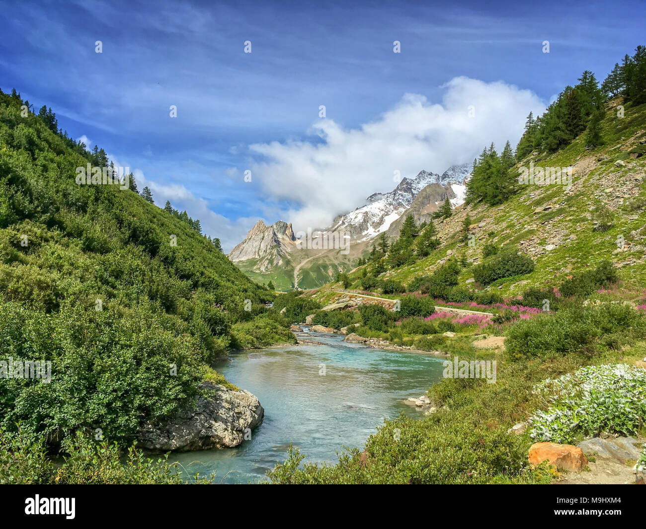 Torrent Landschaft während der Tour du Mont Blanc Wanderung, Aostatal, Italien Stockfoto