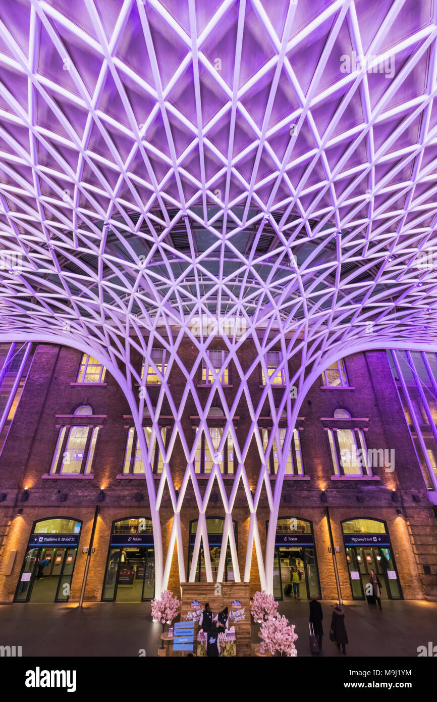 England, London, Kings Cross Station, der Bahnhofshalle Stockfoto