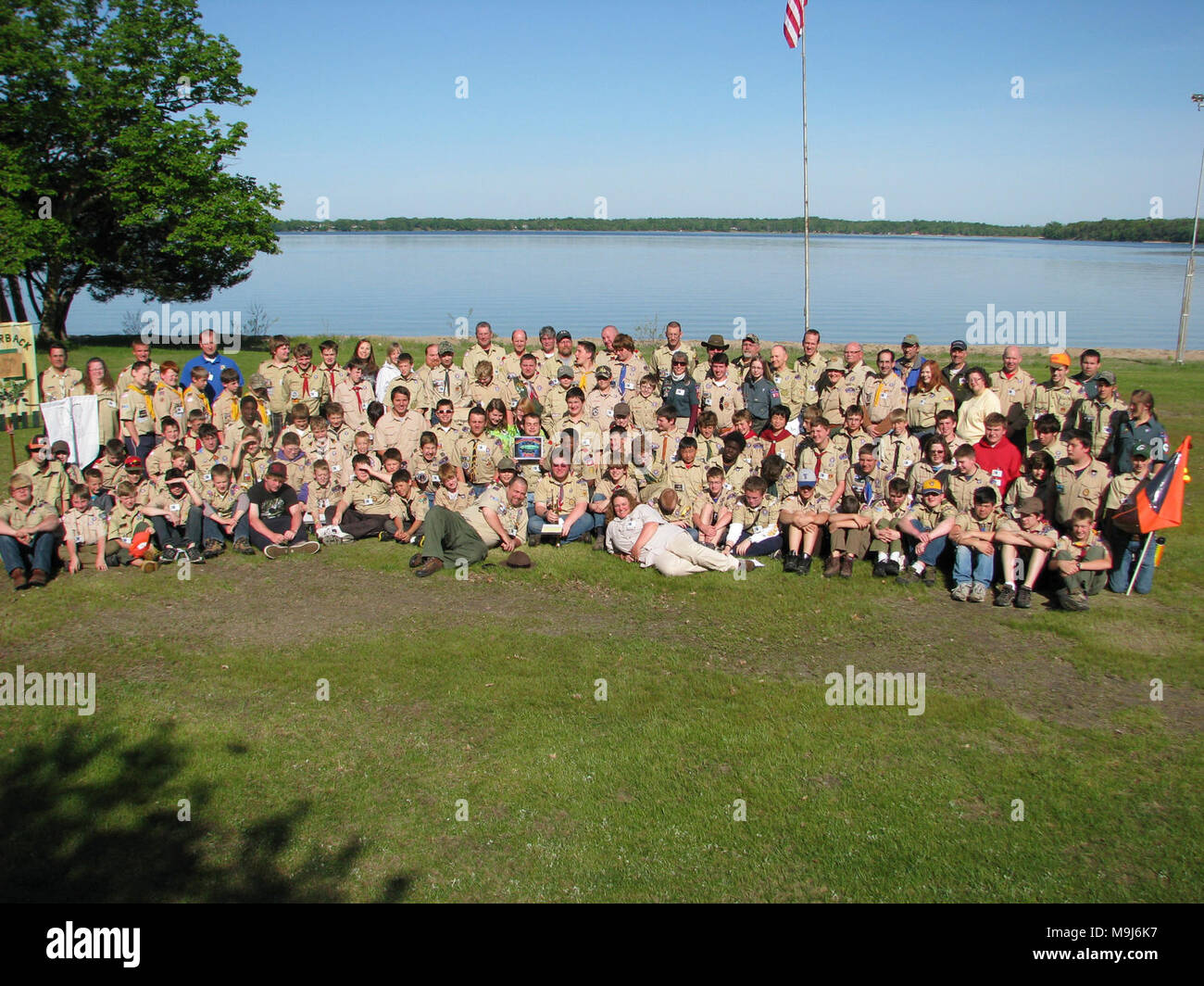 Pfadfinder aus der gesamten Mittelwesten ihren Erfolg ausbauen invasiver Arten und die Prüfung der Pilot invasive Arten merit Badge feiern. Foto von Scott Glup/USFWS. Stockfoto