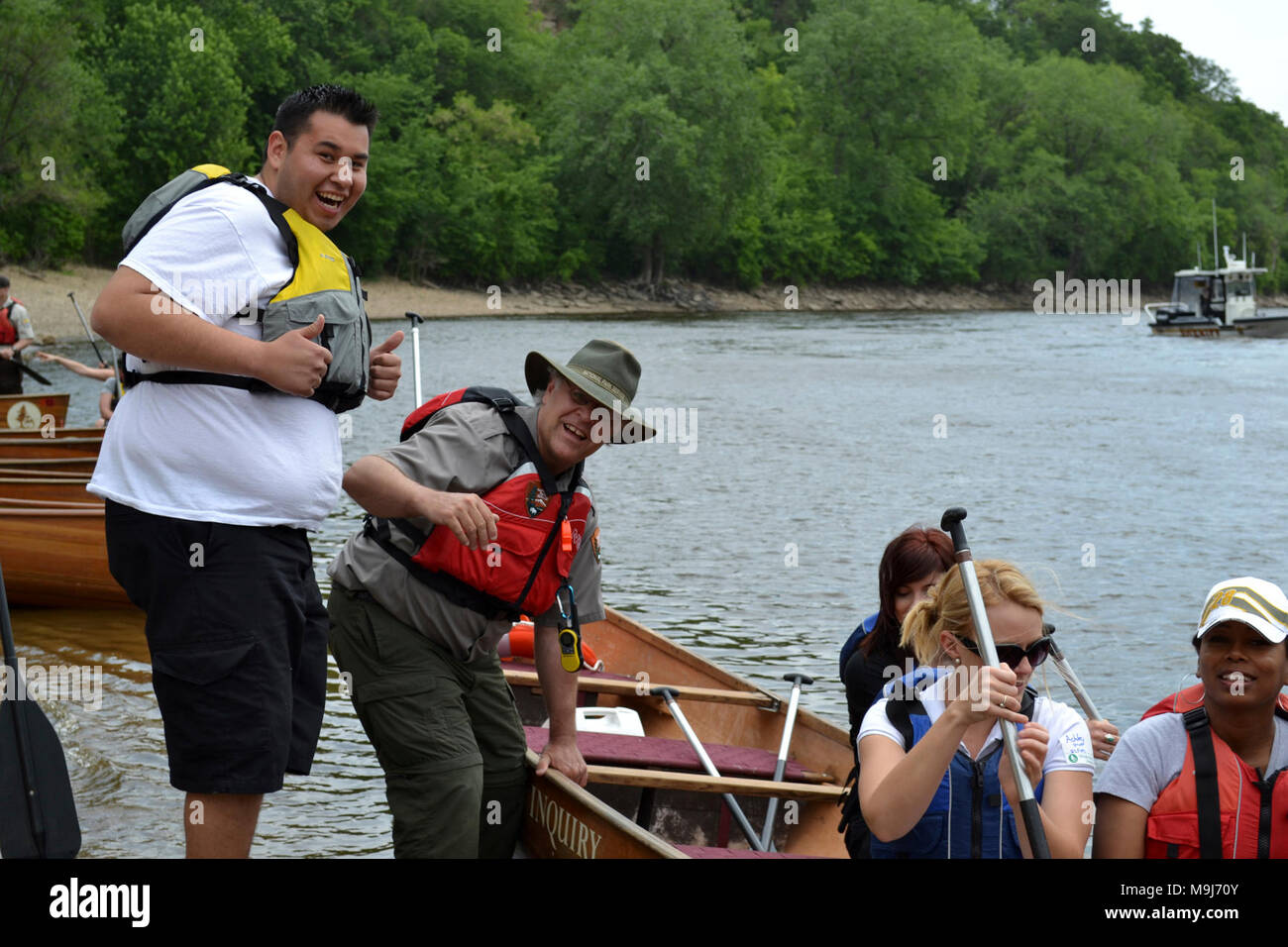 Mississippi nationalen Fluss- und Erholungsgebiet Betriebsleiter Paul Labovitz war ein toller Gastgeber. Dieser National Park Service Veranstaltung war eine große Chance, um aus und das Wasser zu genießen und Spaß zu haben. Foto von Tina Shaw/USFWS. Stockfoto