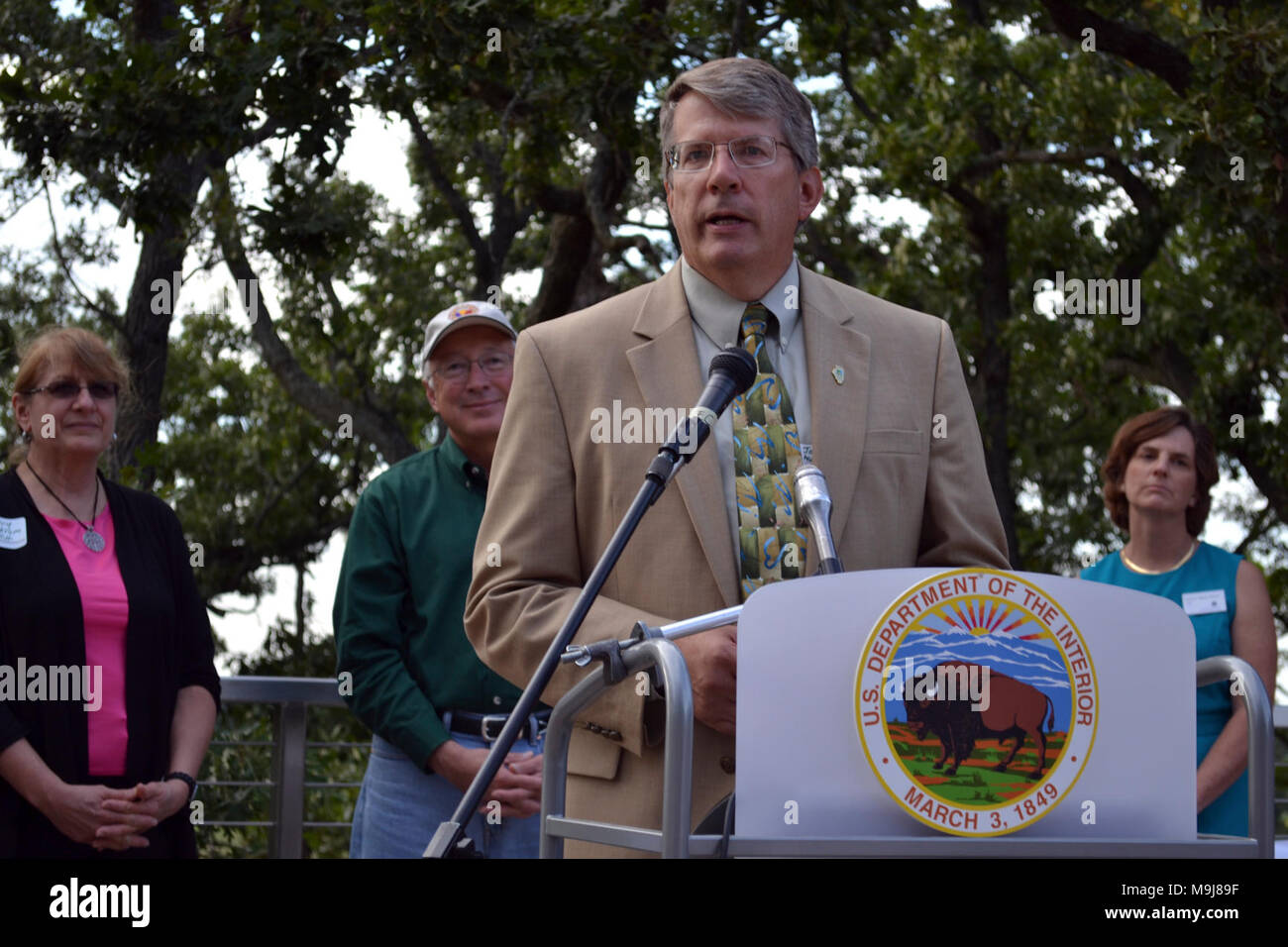 Illinois Abteilung der natürlichen Ressourcen Stellvertretender Direktor John Rogner gab Tiefe in die Geschichte der Planung für Hackmatack. Foto von Tina Shaw/USFWS. Stockfoto