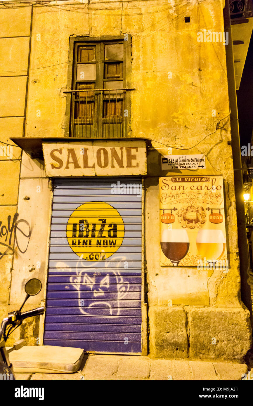 Fassade eines alten Saloon. Palermo, Sizilien. Italien Stockfoto