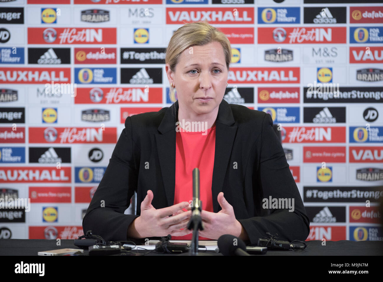 Cardiff City Stadium, Cardiff, Wales. 27. März 2018. Jayne Ludlow hat Ihren Kader für die kommende Frauen Fußball-Länderspiel gegen England bei Southampton Credit: Andrew Dowling/einflussreiche Fotografie/Alamy leben Nachrichten Stockfoto
