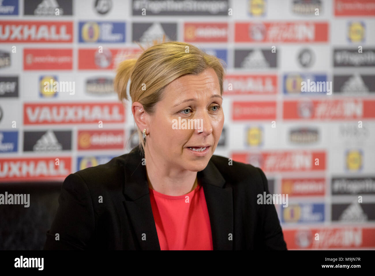 Cardiff City Stadium, Cardiff, Wales. 27. März 2018. Jayne Ludlow hat Ihren Kader für die kommende Frauen Fußball-Länderspiel gegen England bei Southampton Credit: Andrew Dowling/einflussreiche Fotografie/Alamy leben Nachrichten Stockfoto
