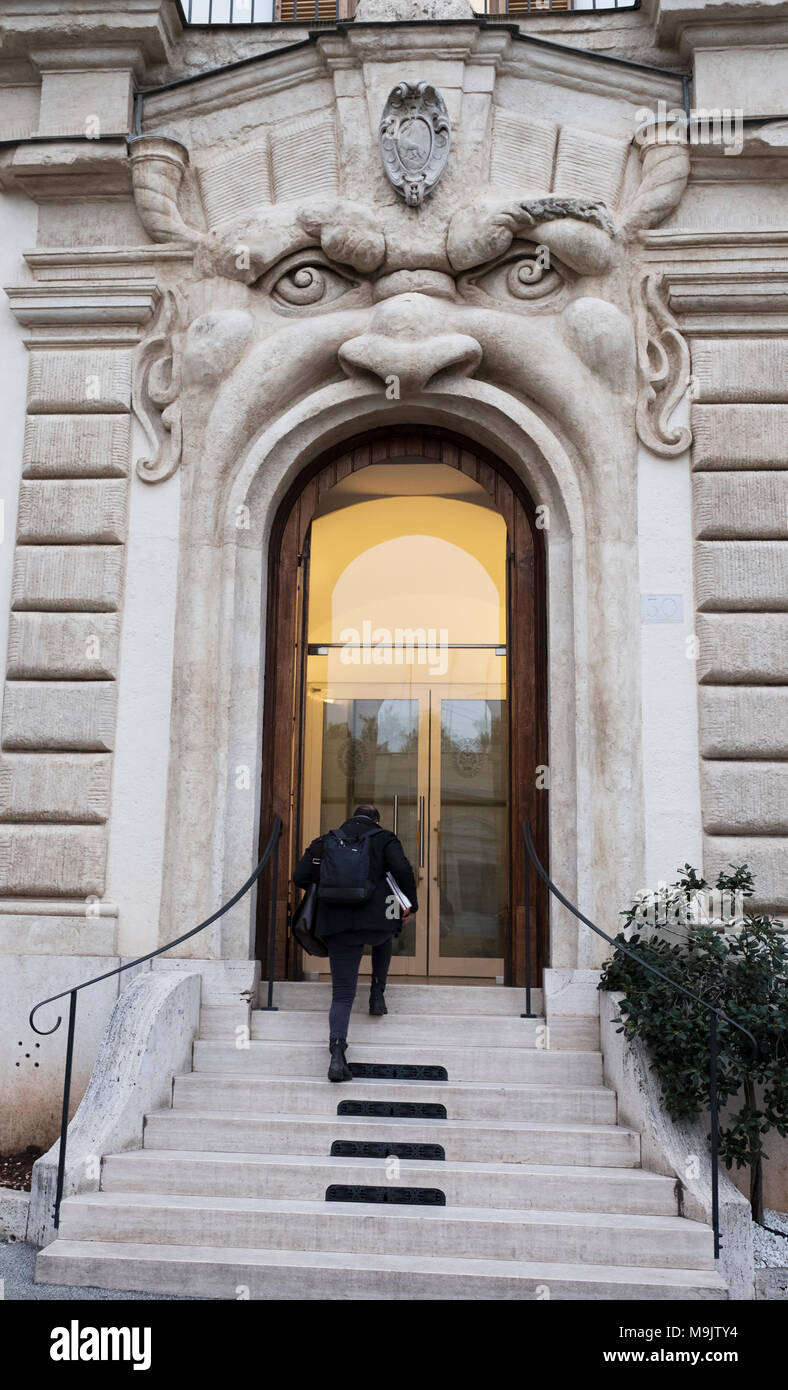 Rom Italien, Palazzetto Zuccari Tür Eingang, Via Gregoriana, Federico Zuccari, 1600 dc Artist home Zierpflanzen Eingang Stockfoto