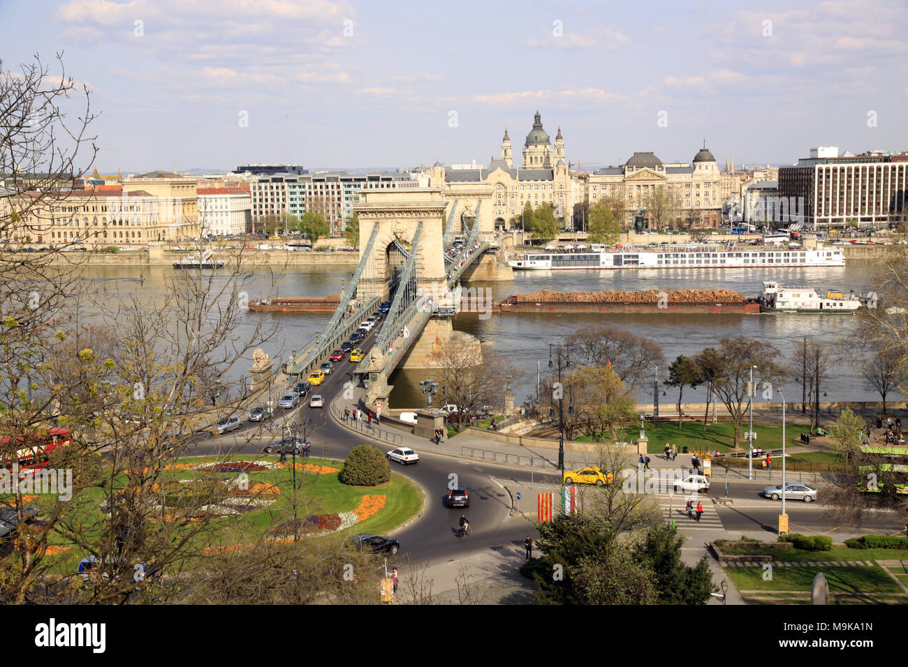 Blick auf die Kettenbrücke über die Donau in der ungarischen Hauptstadt Budapest Ungarn Stockfoto