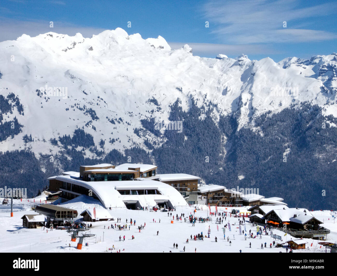 Allgemeine Ansicht der Club Med ski resort Hotel auf dem Plateau des Saix in Samoens im Grand Massif in den Französischen Alpen Stockfoto