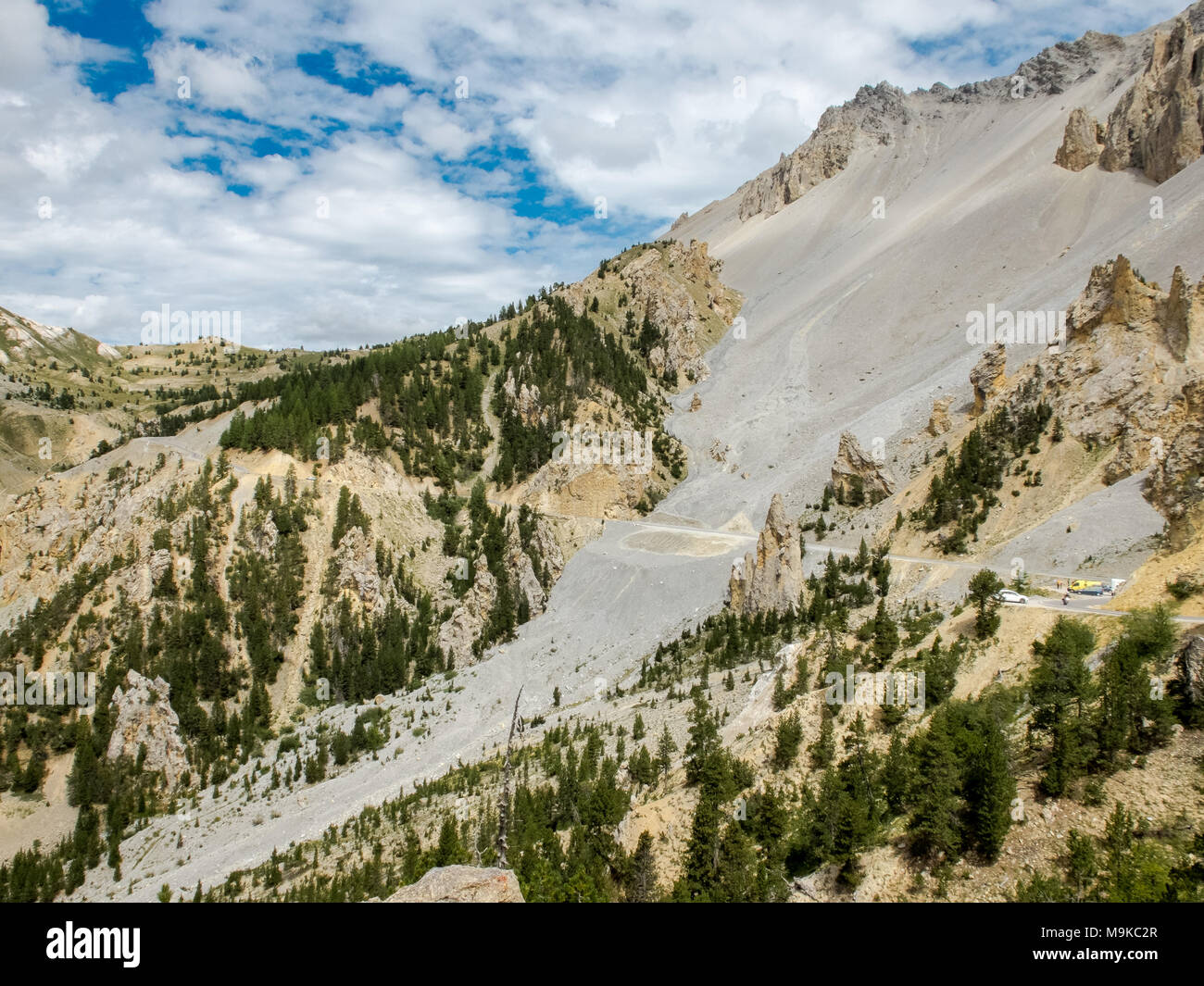 Anzeigen Von Casse Deserte Felsige Zone Rund Um Die Strasse Aufstieg Zum Col D Izoard In Den Franzosischen Alpen Stockfotografie Alamy