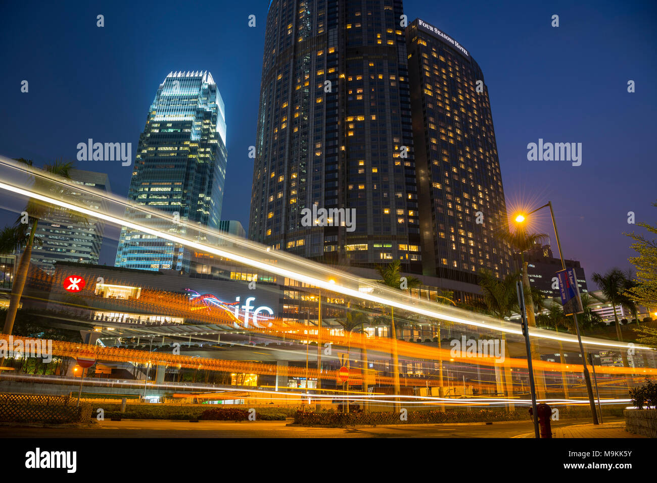 Das neue Four Seasons Hotel und die IFC2, zentralen Finanzviertel, Hongkong, China. Stockfoto