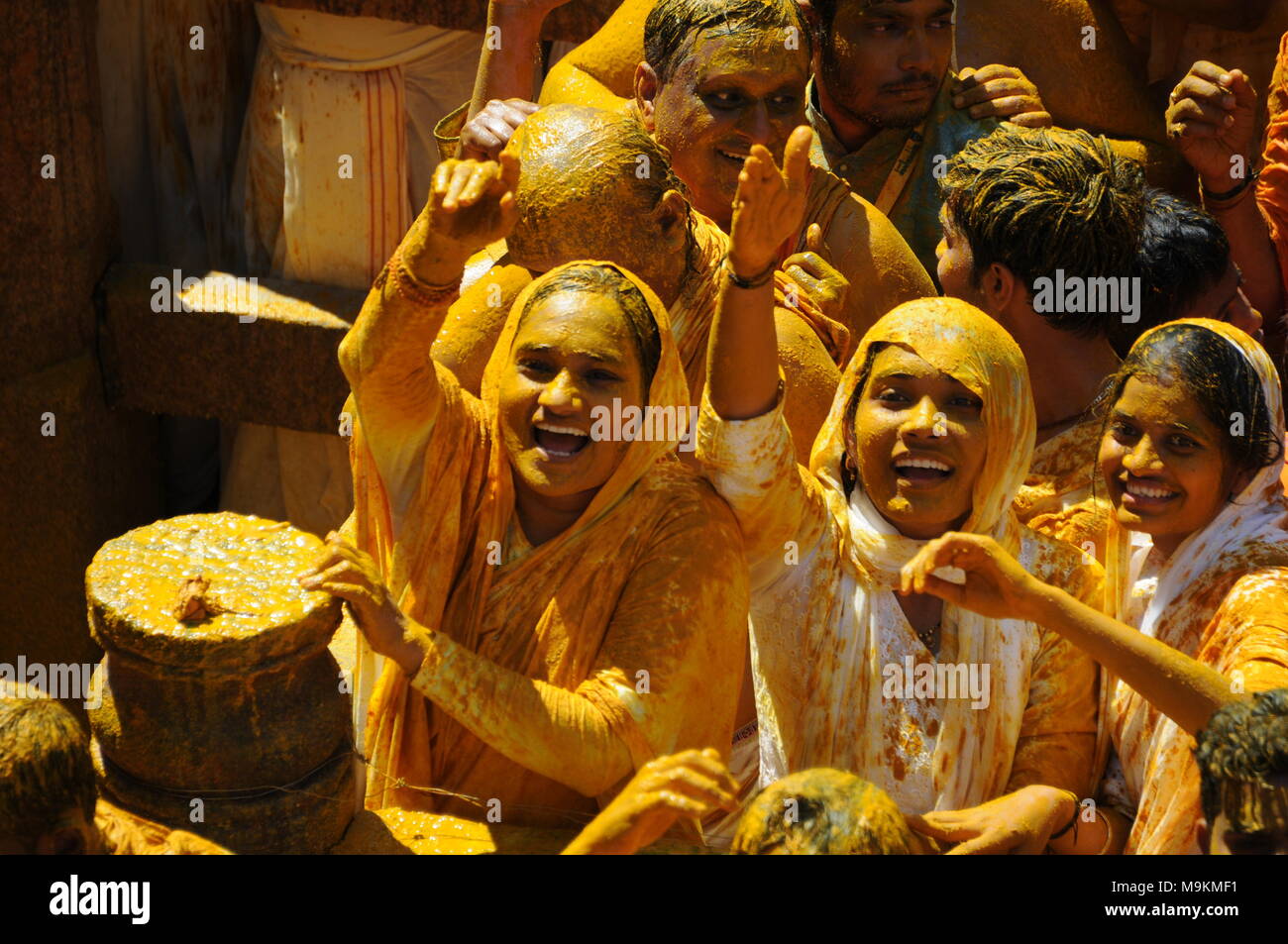 Mahamastakabhisheka Festival - die Salbung des Bahubali Gommateshwara Statue bei Shravanabelagola in Karnataka, Indien. Es ist eine wichtige Stockfoto