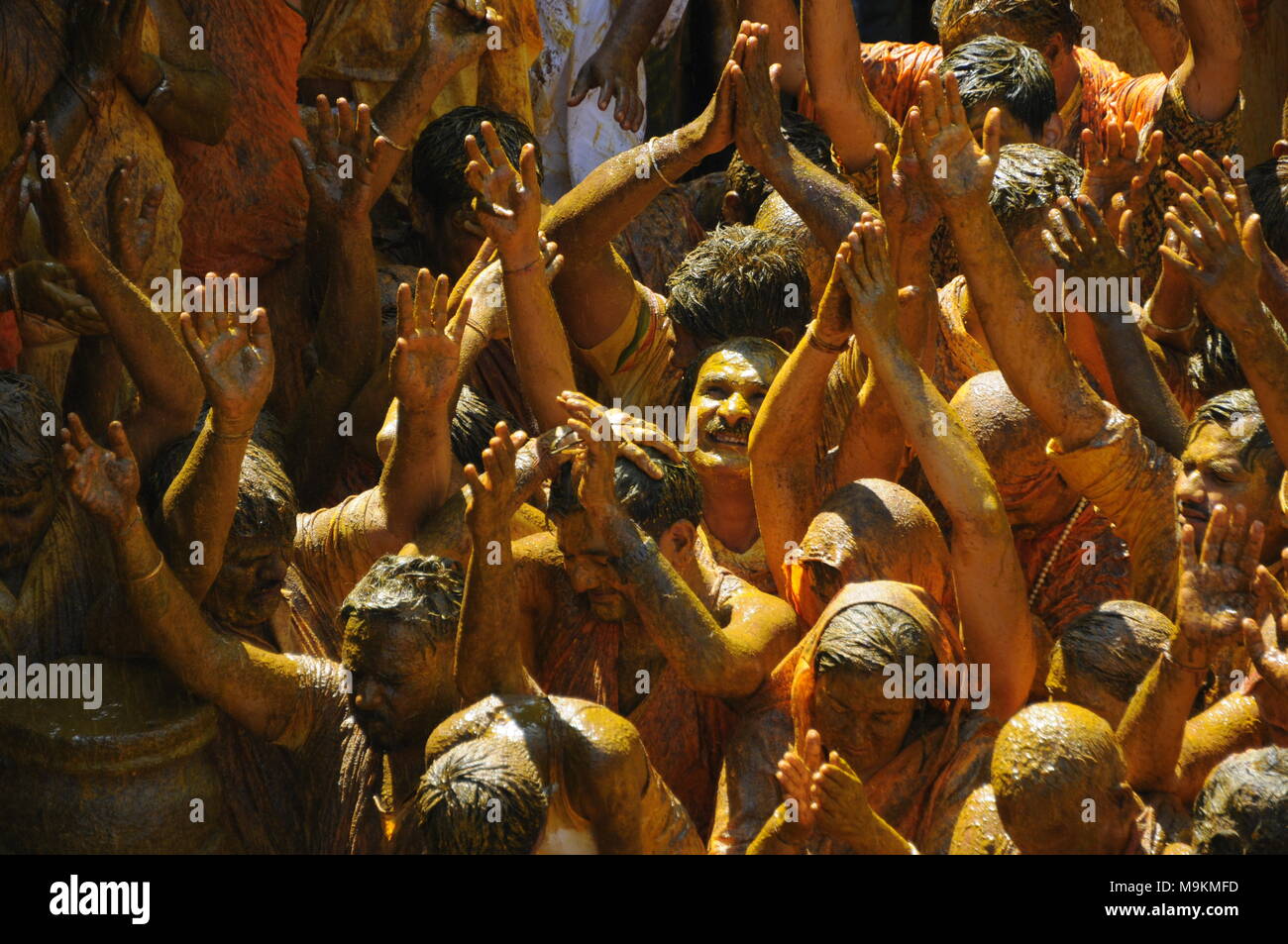 Mahamastakabhisheka Festival - die Salbung des Bahubali Gommateshwara Statue bei Shravanabelagola in Karnataka, Indien. Es ist eine wichtige Stockfoto