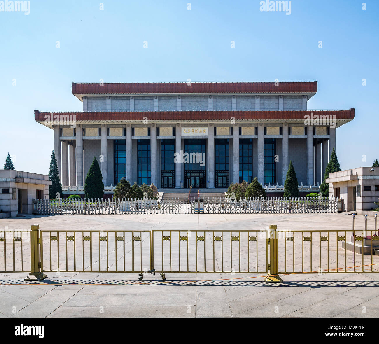 Vorsitzender Mao Memorial Hall, dem Platz des Himmlischen Friedens, Peking, China. Die Überreste von Mao Tse-tung sind hier in einem Kristall Sarg gelegt. Stockfoto