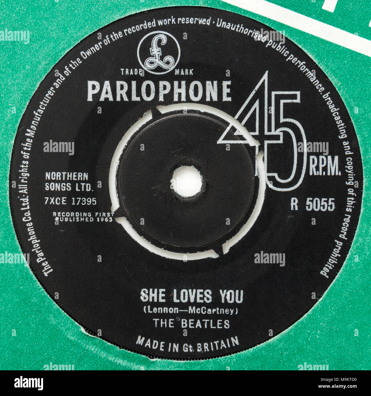 1963 Original 45rpm Single des er Dich liebt' von den Beatles (Parlophone R5055) Stockfoto