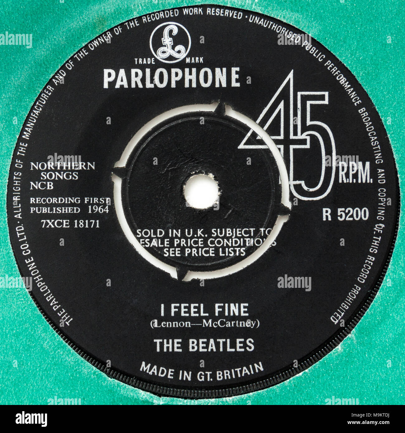 1964 Original 45rpm Single von "I Feel Fine" von den Beatles (Parlophone R5200) Stockfoto