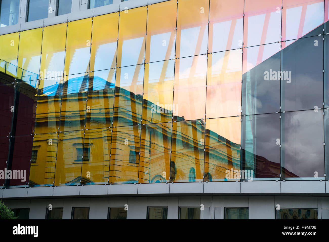 Gegensätzliche Baustile in Reflexion erstellen Zusammenfassung Hintergrund Stockfoto