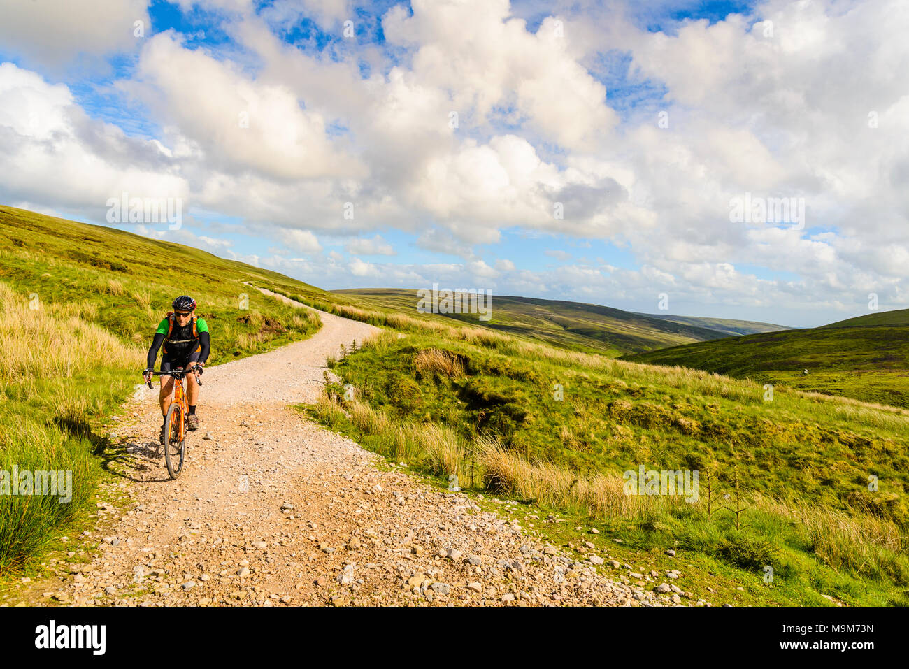 Radfahrer auf dem Weg über die Bowland Fells Lancashire, verschieden als Salter's Weg bekannt, Salter fiel weg, oder Hull Road Stockfoto