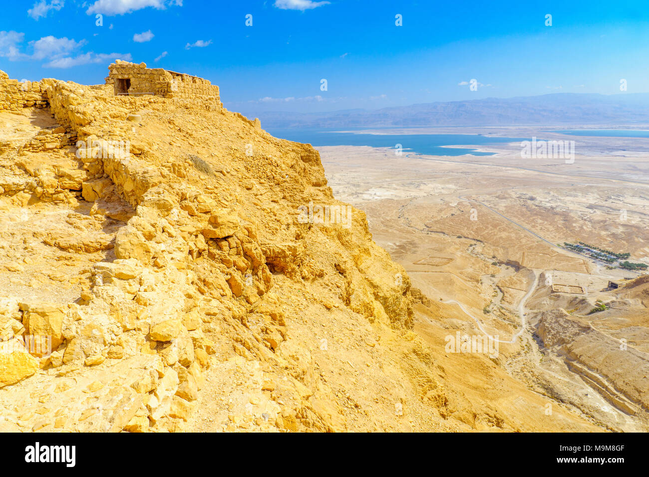 Überreste der Festung von Masada (heute Nationalpark), und der Landschaft, am östlichen Rand der Wüste Juda, im Süden Israels Stockfoto