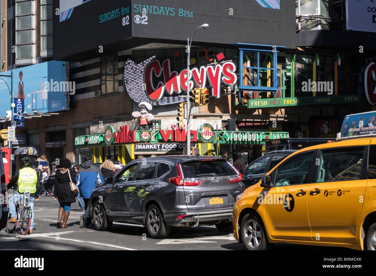 Schnittpunkt der 42nd Street und Eighth Avenue in der Nähe von Times Square, New York City, USA Stockfoto