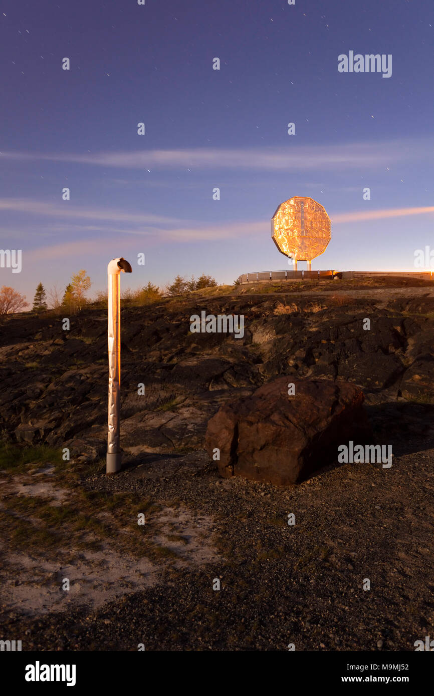 Die Big Nickel in der Nacht in Sudbury, Ontario, Kanada. Stockfoto