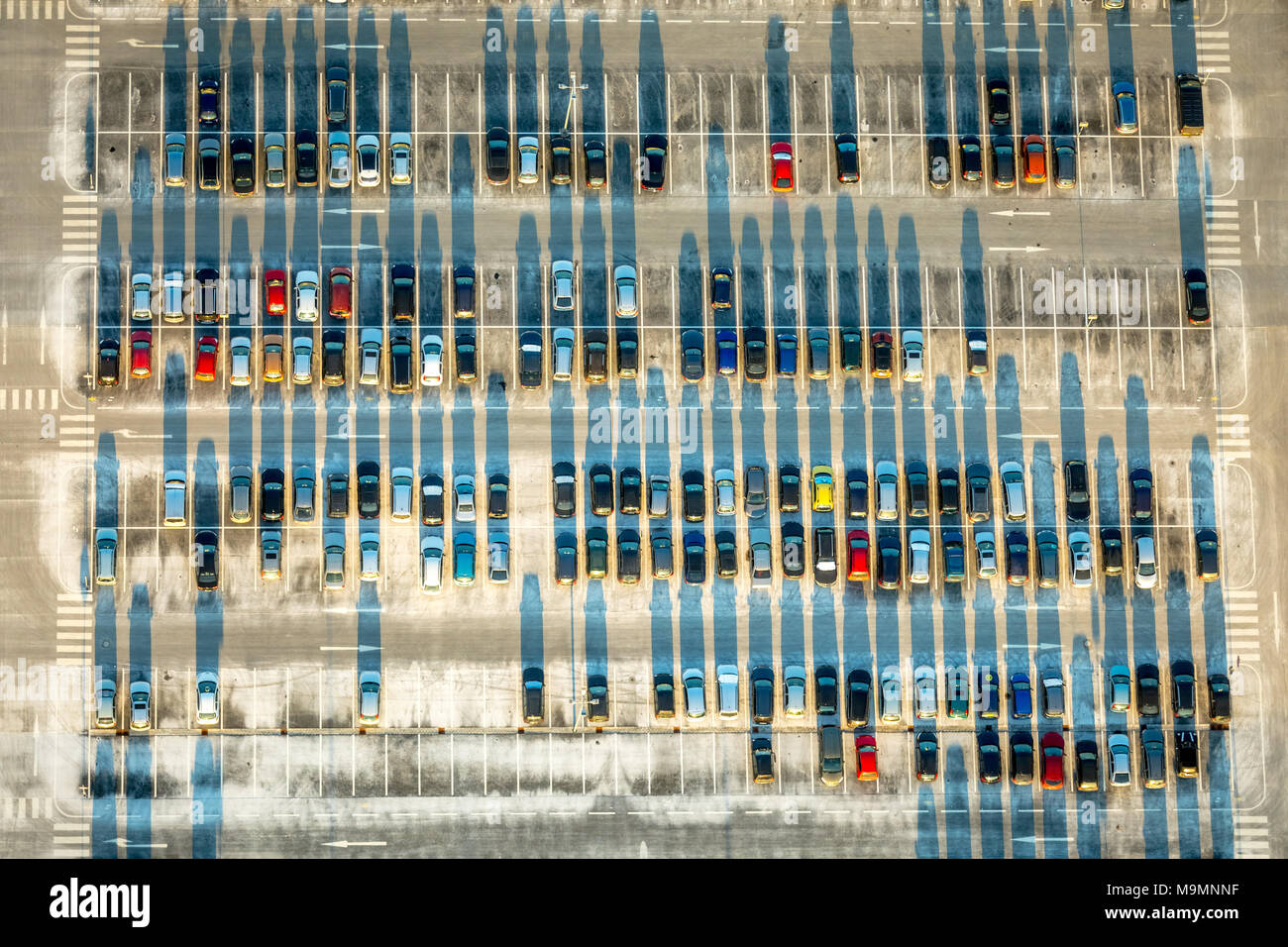 Luftaufnahme, Amazon Logistikzentrum mit Parkplatz, Dortmund, Ruhrgebiet, Nordrhein-Westfalen, Deutschland Stockfoto