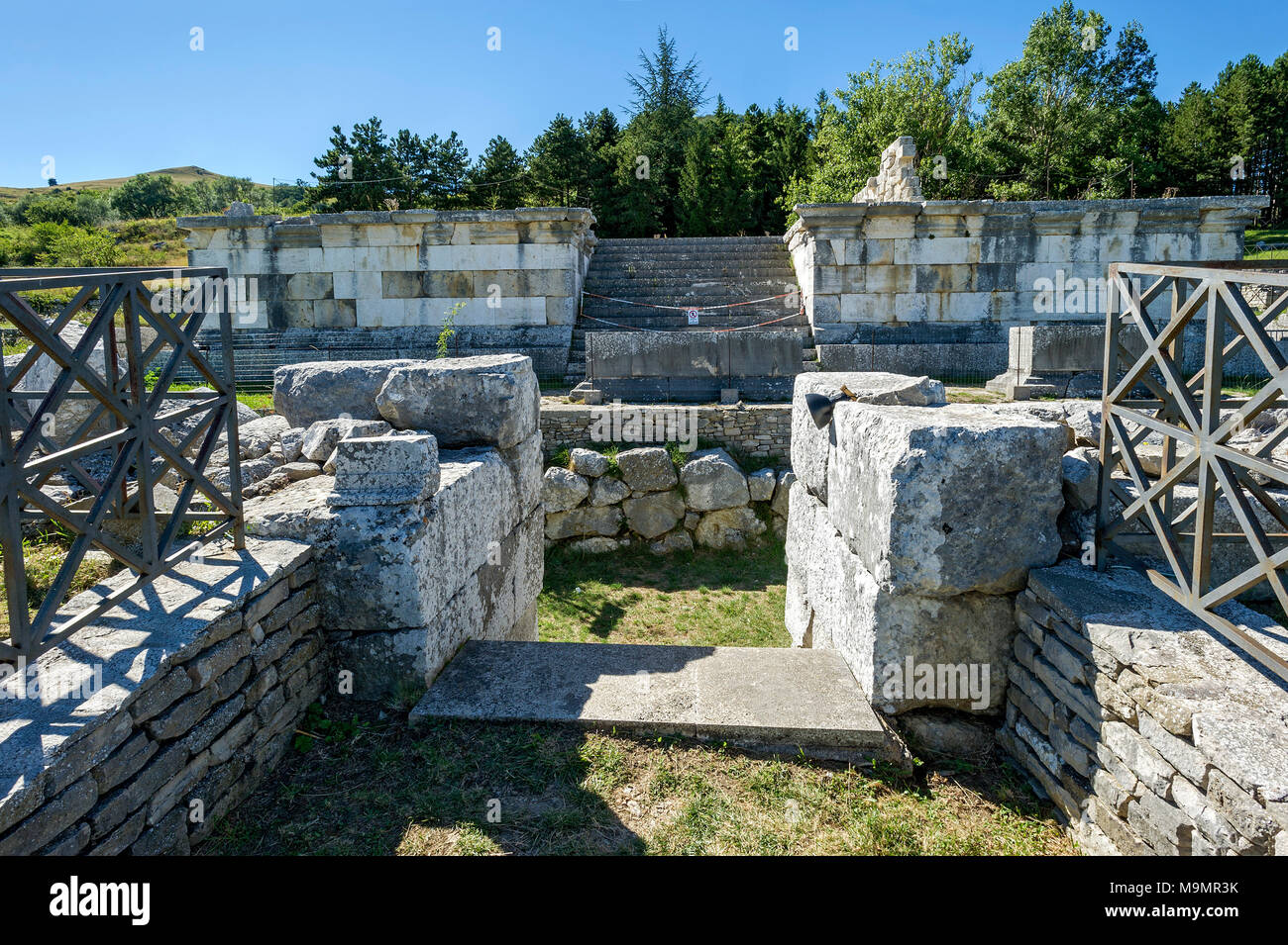 Ruine des Tempels B, Tempio B, alte Samnite Ort der Anbetung, 2.Jahrhundert v. Chr., Monte Saraceno, Pietrabbondante, Molise, Italien Stockfoto
