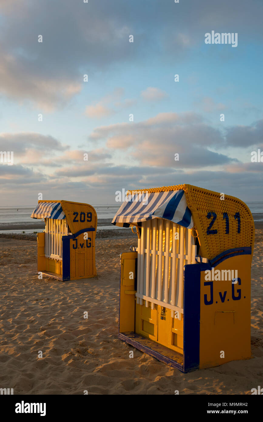 Gelb liegen in der Nebensaison, Duhnen, Cuxhaven, Niedersachsen, Deutschland Stockfoto