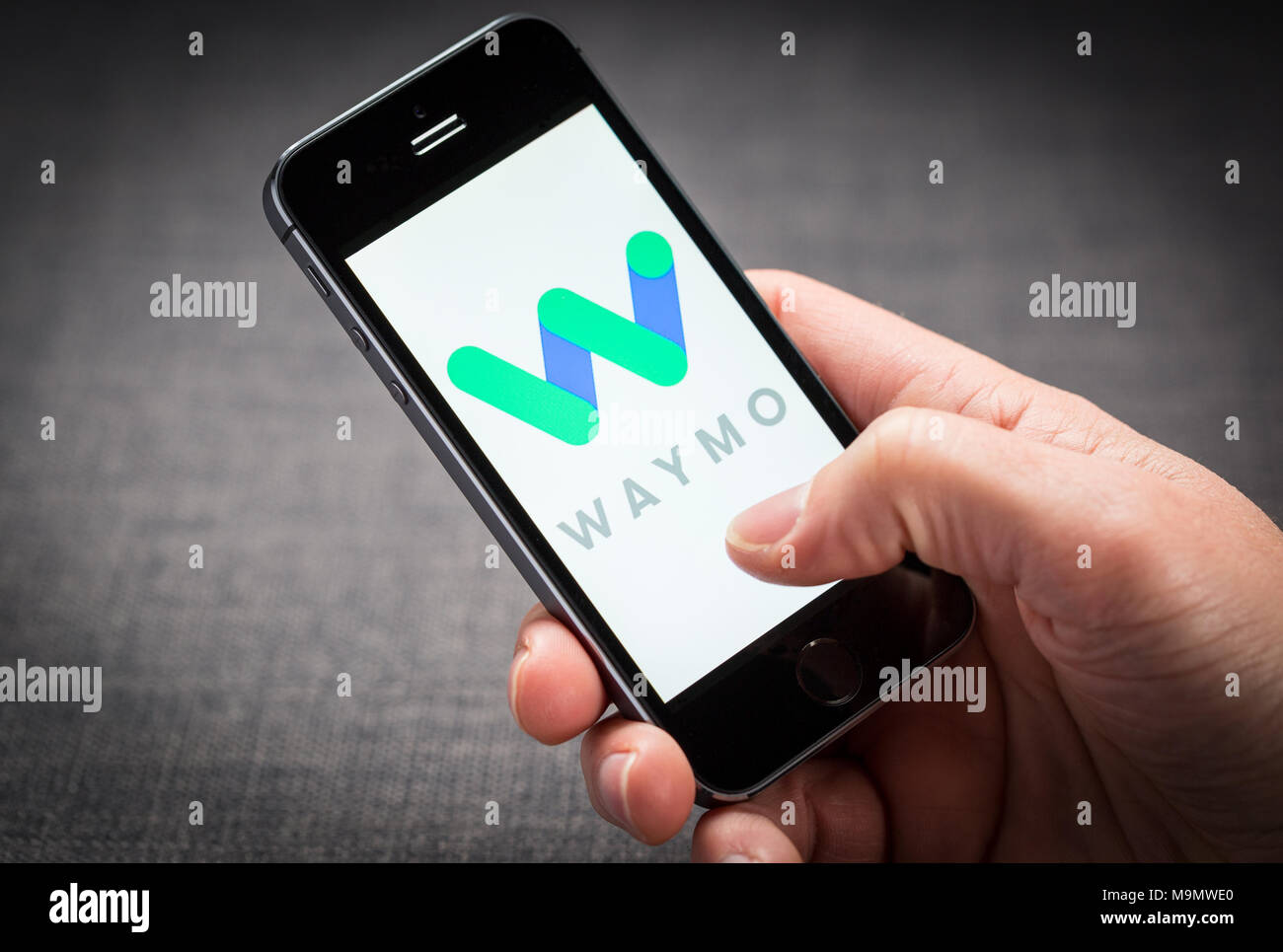 Autonome auto Entwicklung Firma Waymo Website auf einem iPhone Stockfoto