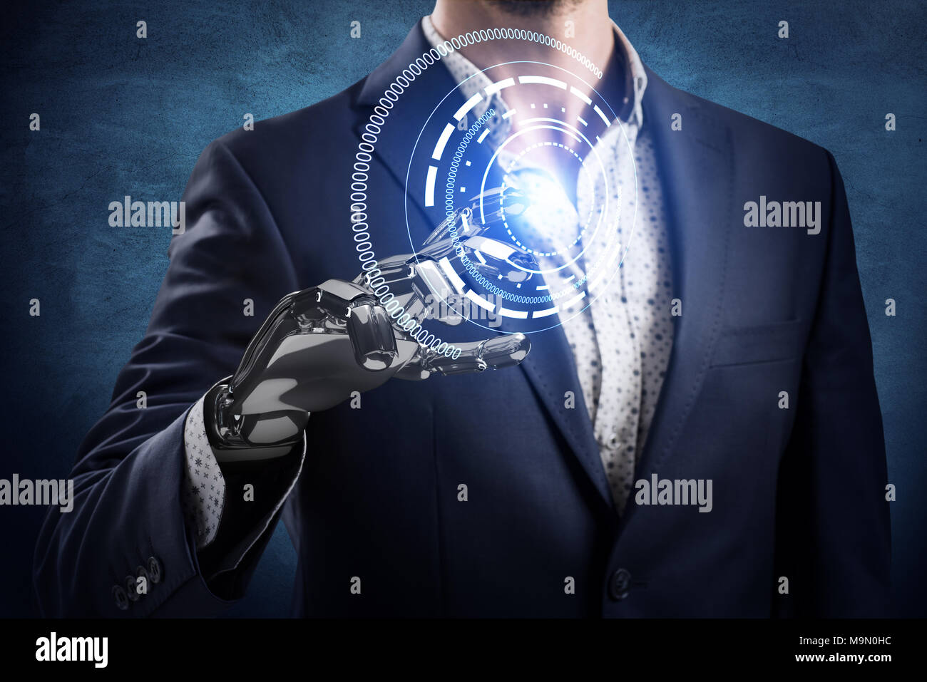 Geschäftsmann mit Roboter Hand berührt virtuelle Symbol. 3D-Rendering. Stockfoto