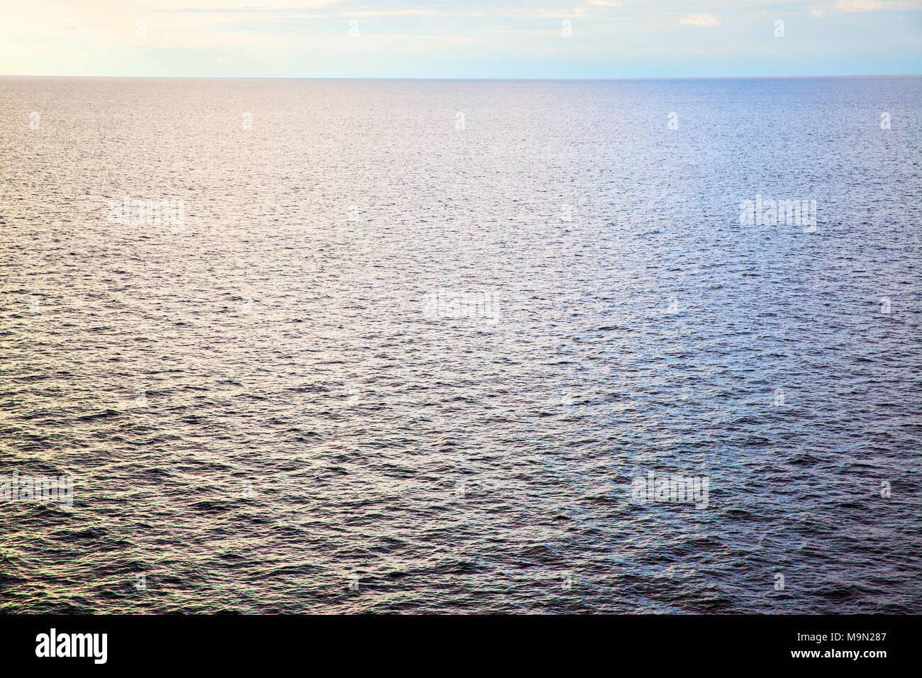 Sicht auf das Meer Wasser Oberfläche - minimalistische Hintergrund Stockfoto
