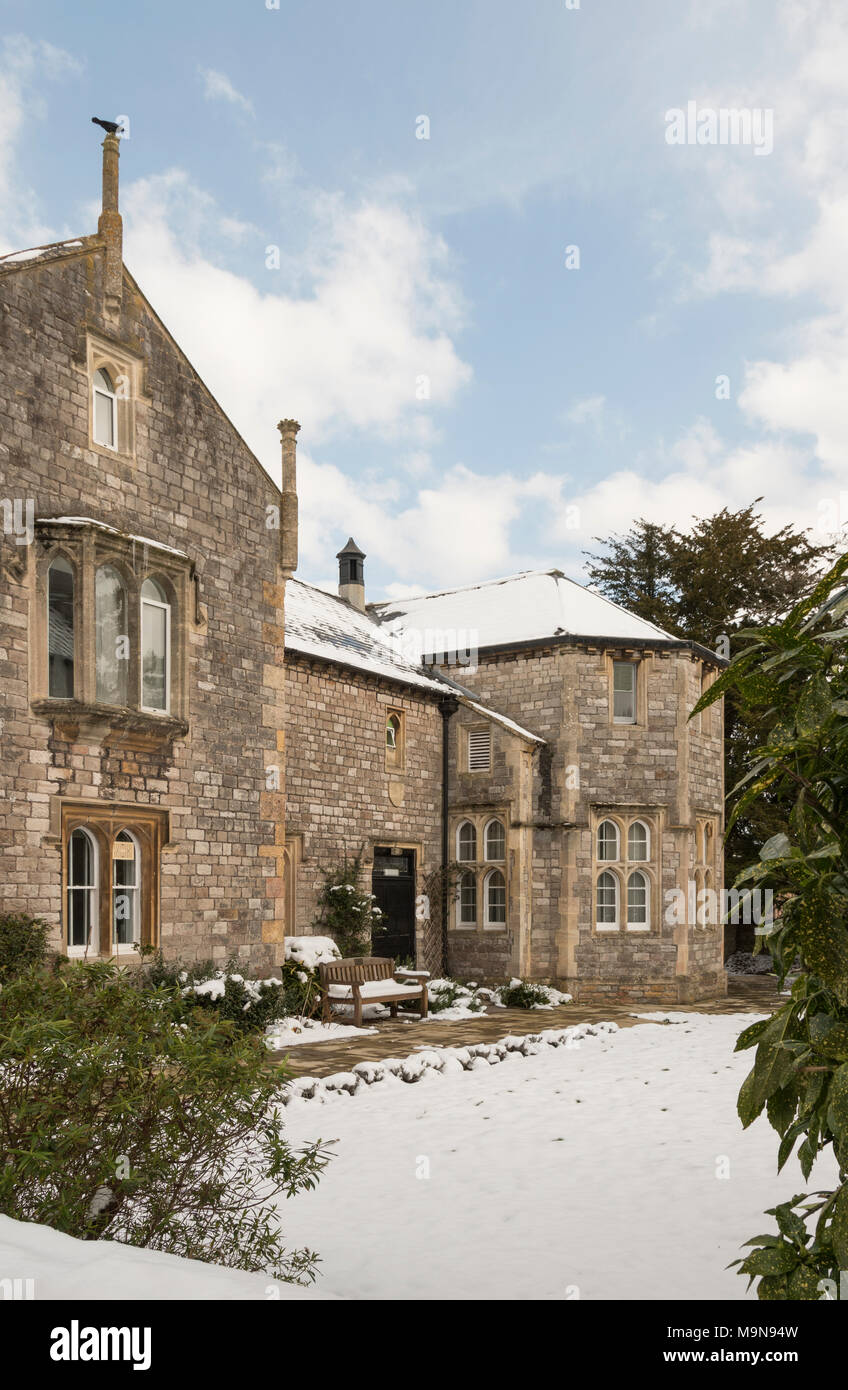 Henbury Village Hall, errichtet als eine Schule im Jahre 1830, mit Schnee bedeckt, North Bristol Stockfoto