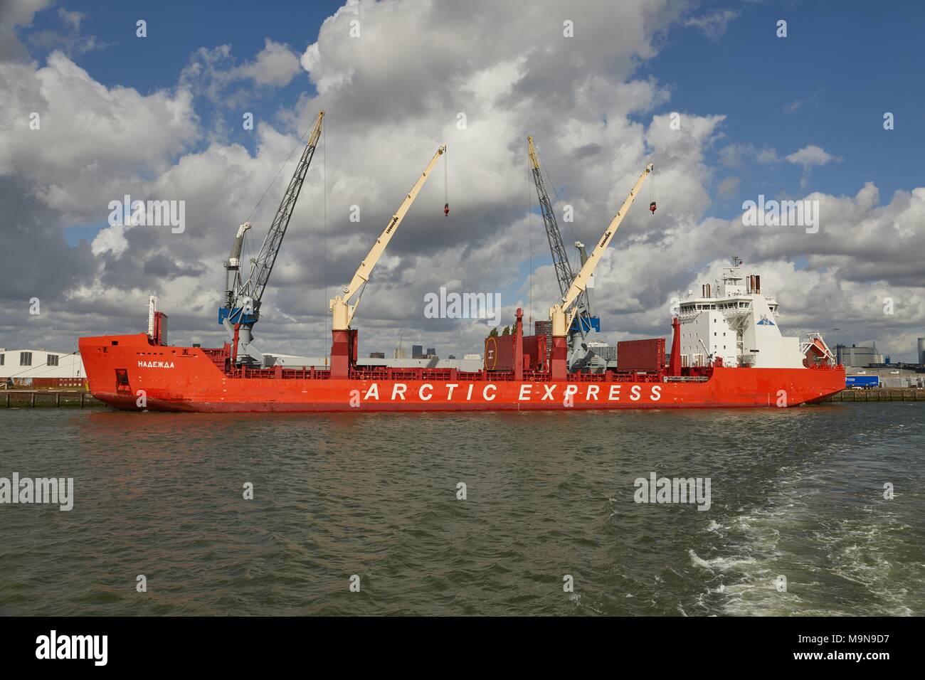 Industrielle Schiffe im Dock Stockfoto
