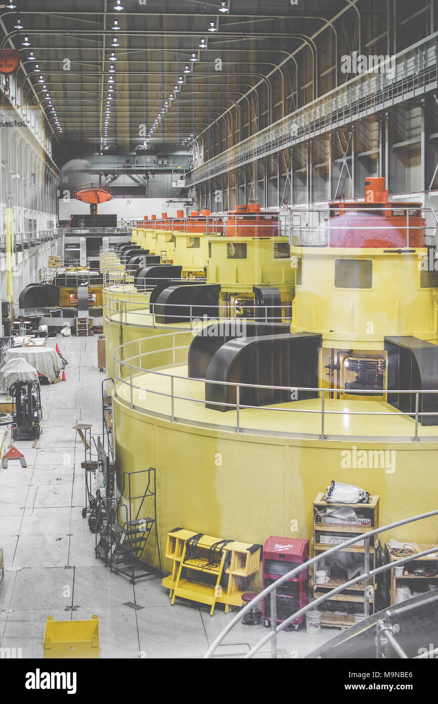 Grossen gelben Maschinen in Industrie Fabrik Stockfoto
