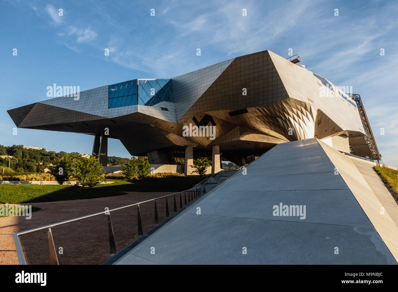 Das Musée des Confluences ist ein Science Center und das Museum für Anthropologie, die am 20. Dezember 2014 in Lyon, Frankreich geöffnet. Stockfoto