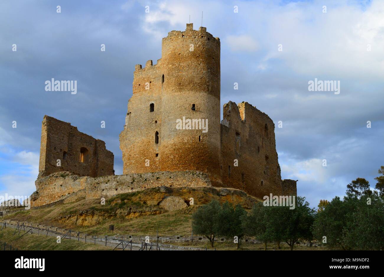 Anzeigen von Milena mittelalterliche Burg, genannt U Cannuni, Modica, Sizilien, Italien Stockfoto