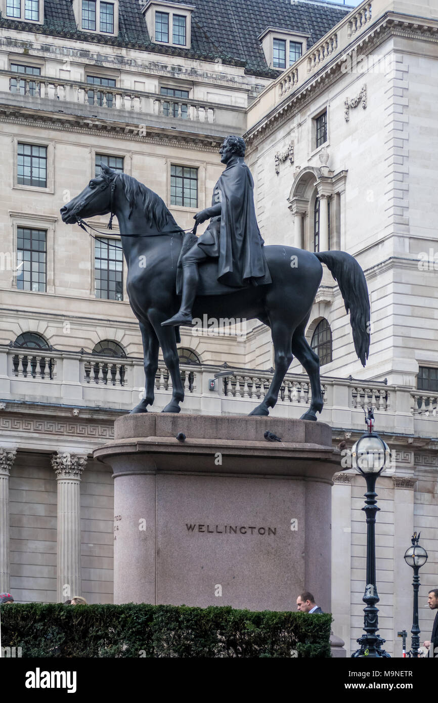 Reiterstatue des Herzogs von Wellington, geformt von Francis Chantrey Leggatt und Herbert William Weekes. Im Royal Exchange, London Stockfoto