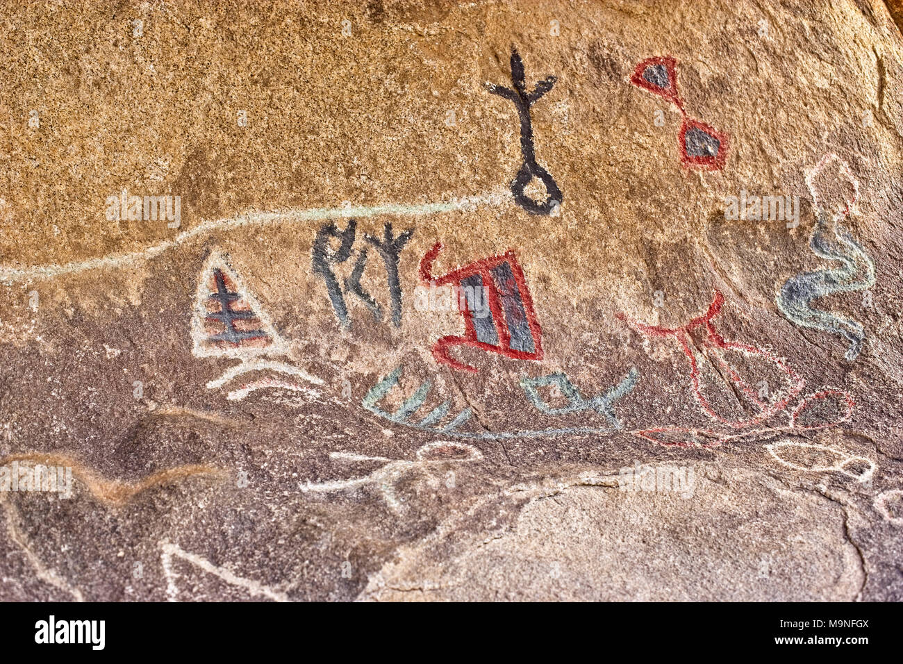 Einzigartige Indianische Felszeichnungen in Höhlen in Joshua Tree National Park im südlichen Kalifornien USA gefunden Stockfoto