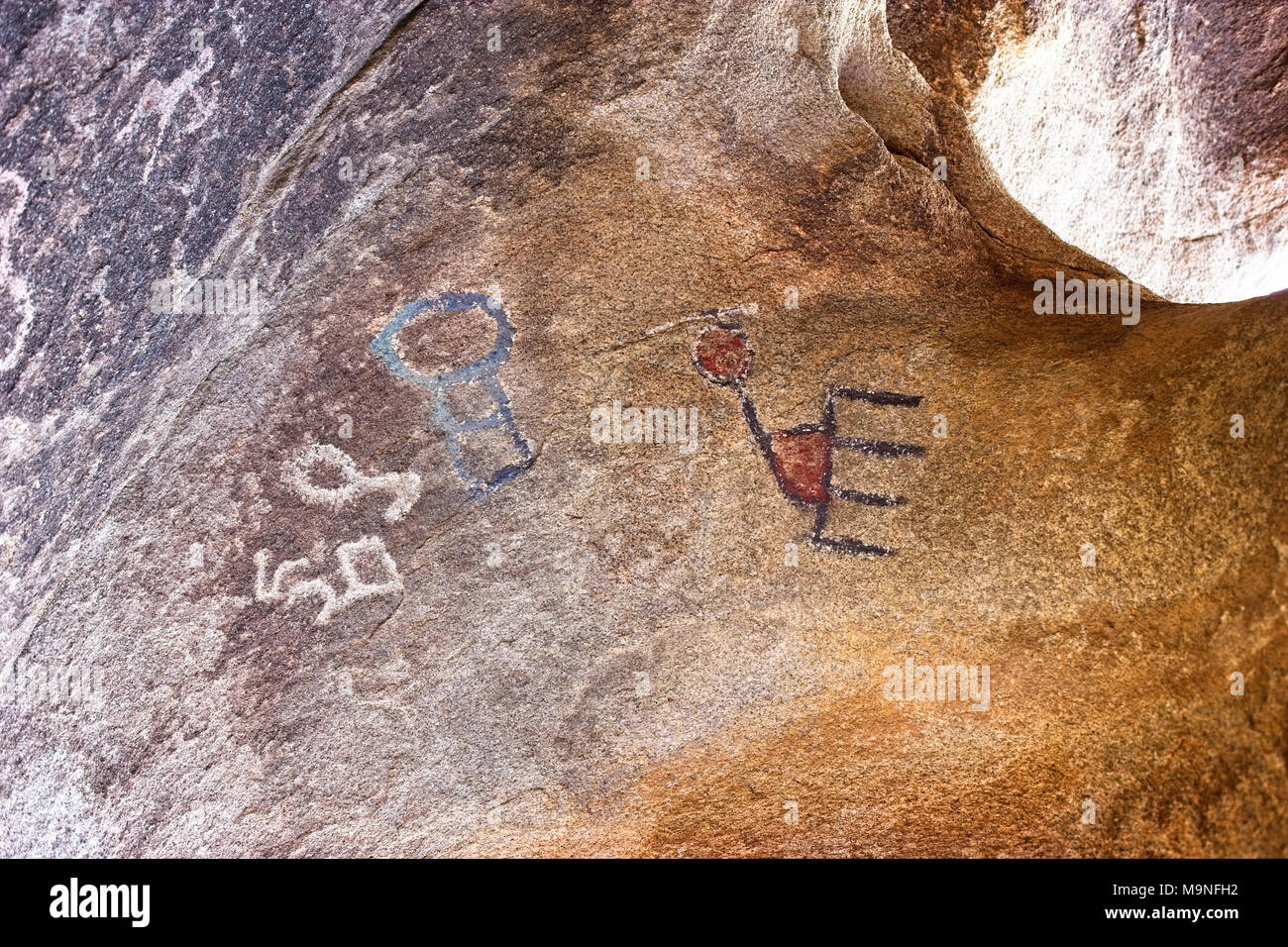 Einzigartige Indianische Felszeichnungen in Höhlen in Joshua Tree National Park im südlichen Kalifornien USA gefunden Stockfoto