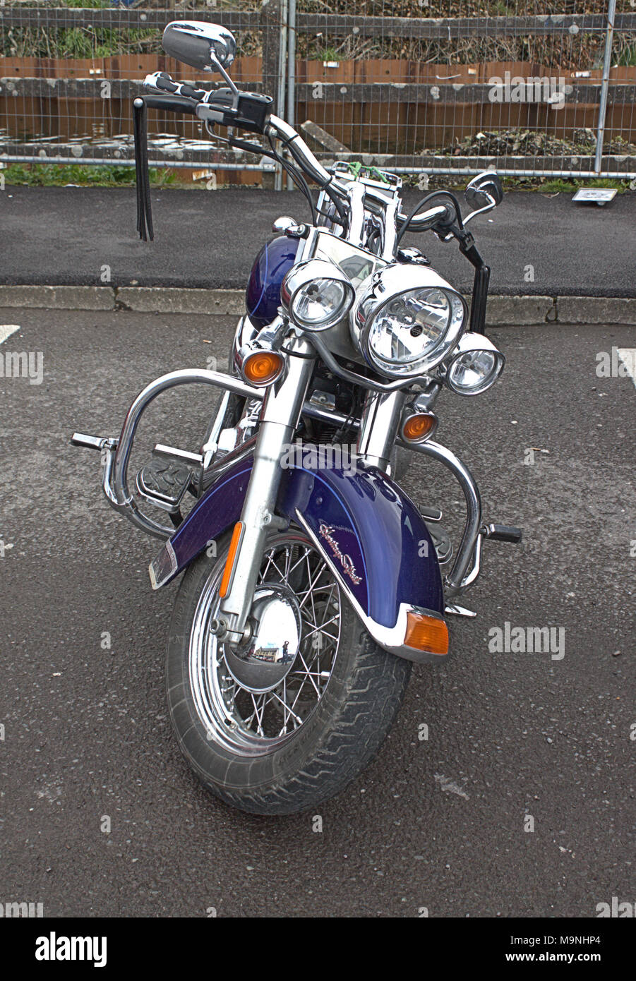 Harley Davidson Motorrad auf einem Parkplatz geparkt. skibbereen, Irland Stockfoto